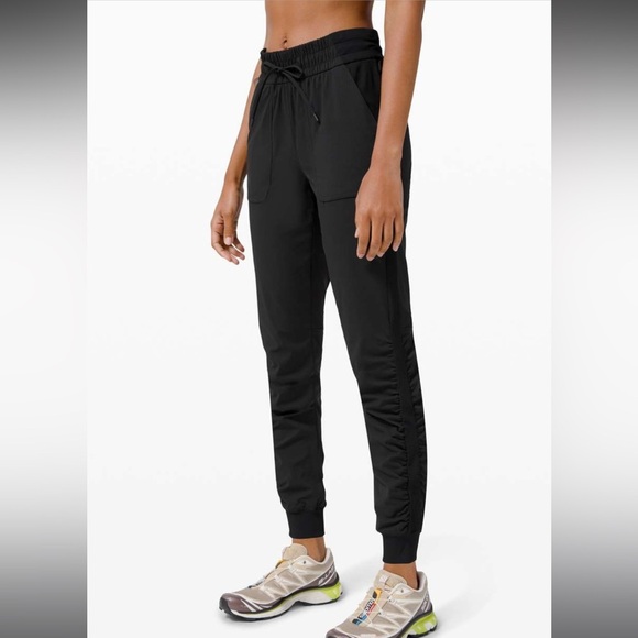 Lululemon Beyond the Studio Jogger Black Size 4 - Picture 1 of 12
